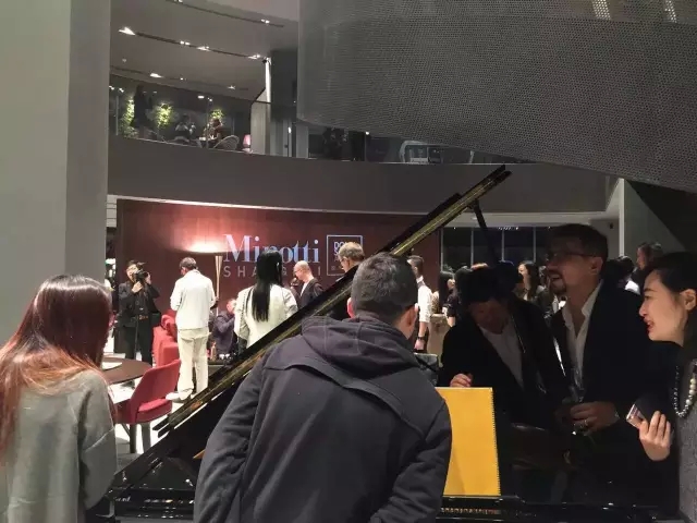 德國(guó)國(guó)寶博蘭斯勒鋼琴驚艷亮相意大利頂級(jí)家俬奢侈品牌MINOTTI全球最大旗艦店落成儀式